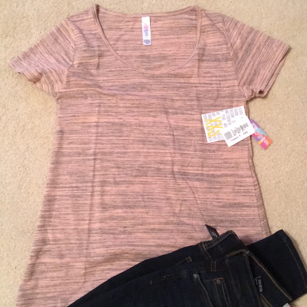 NWT Lularoe Classic Tee